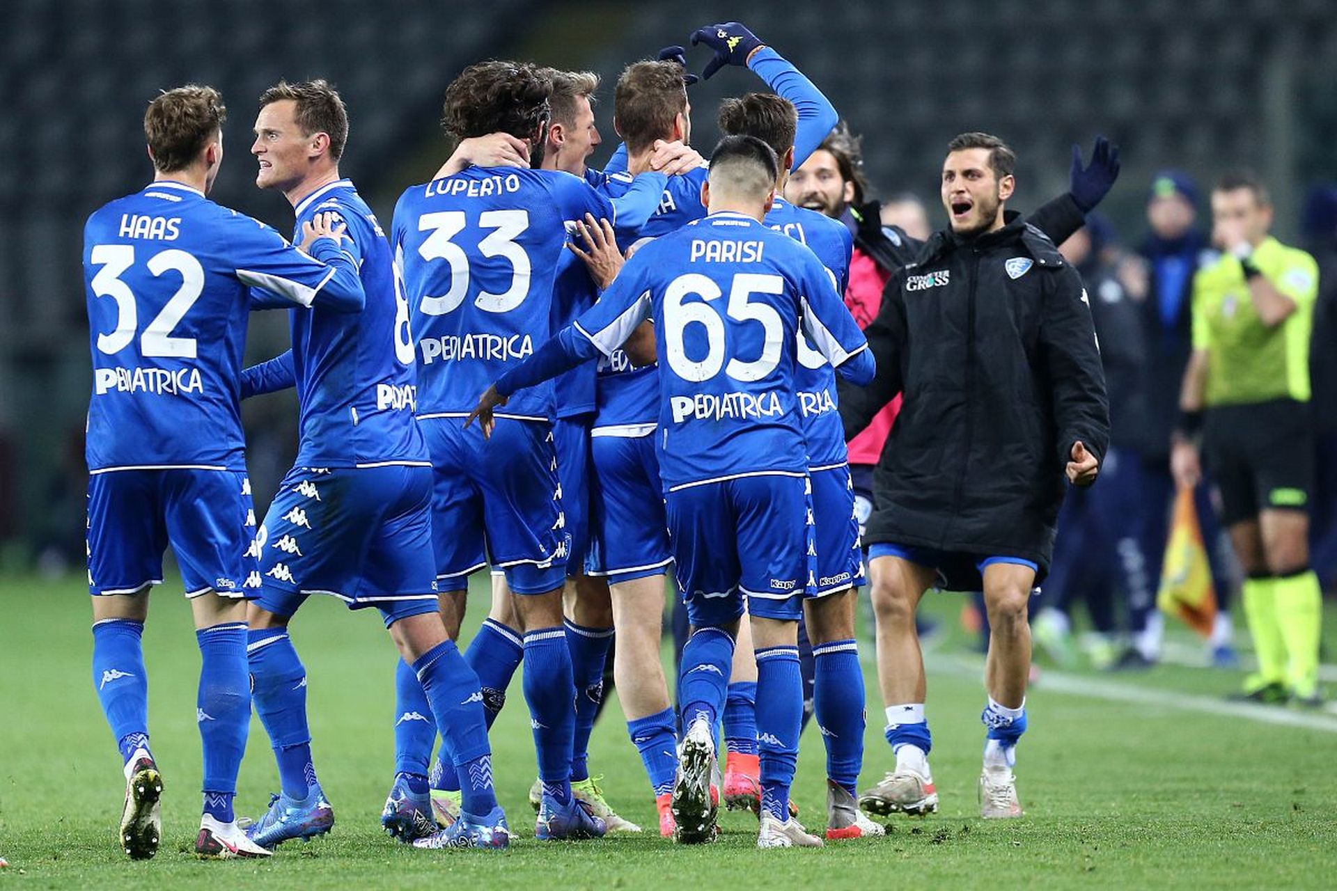 更是他对球 更是他对球